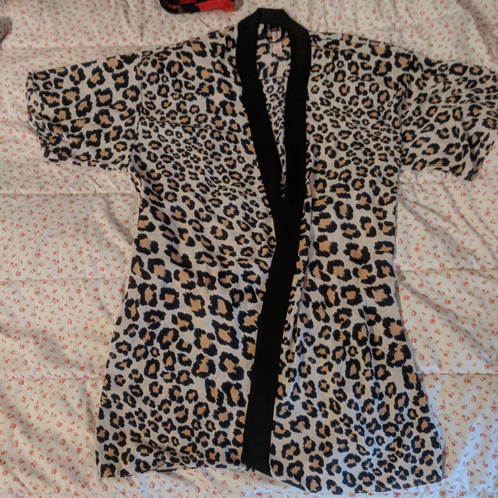 Victorias Secret Cheetah Print Robe XS/S